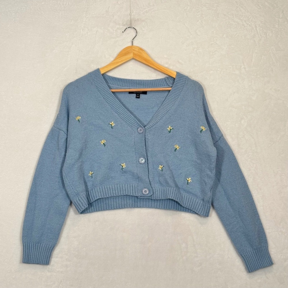 Witty Fox Blue Floral Embroidered Cropped Cardigan Sweater Medium